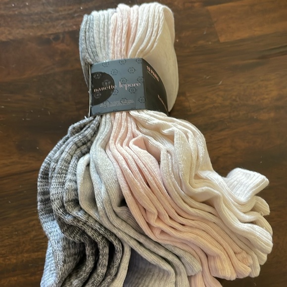 - - Woman’s Nanette lepore docks - Picture 3 of 4